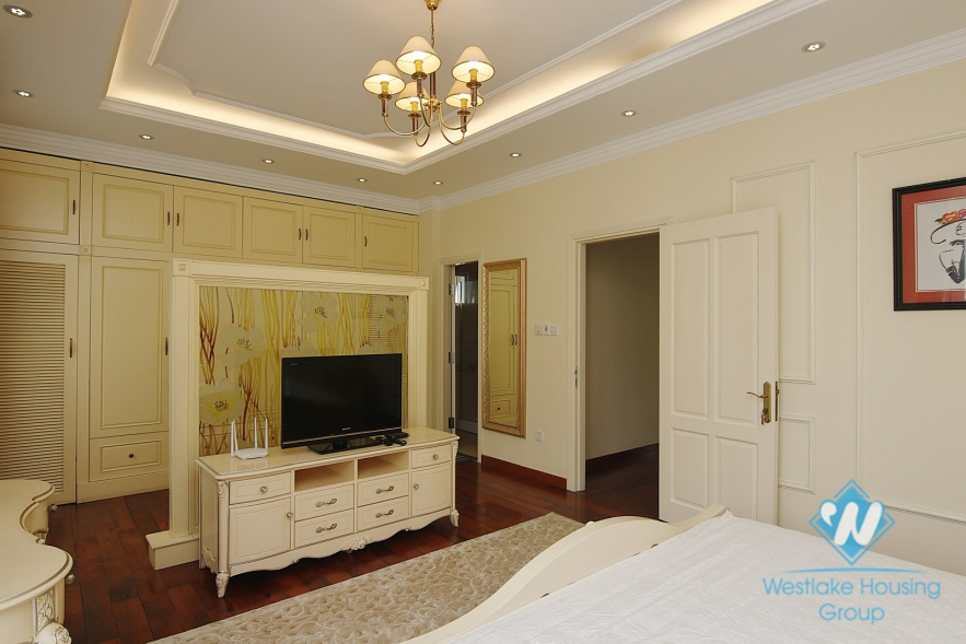 Five-bedroom villa for rent in Vinhome Riverside near BIS international school